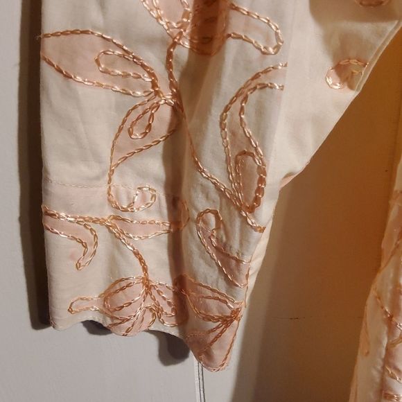 Embroidered floral peach blouse Large - Picture 5 of 7